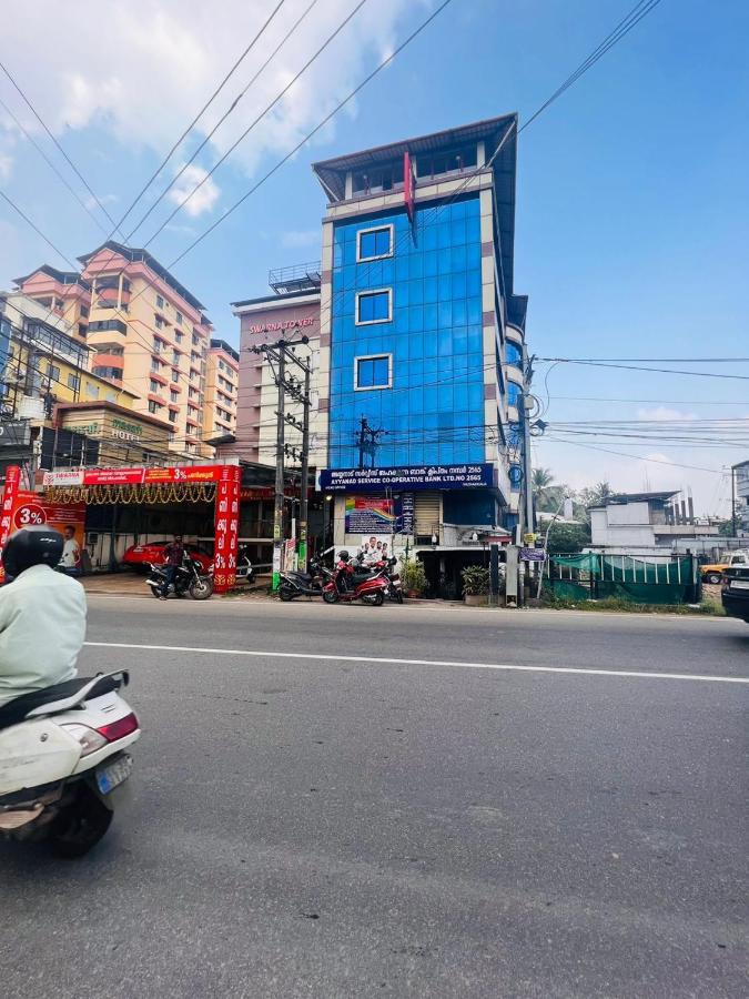 Tower 21 Regency Hotel Kochi Exterior photo
