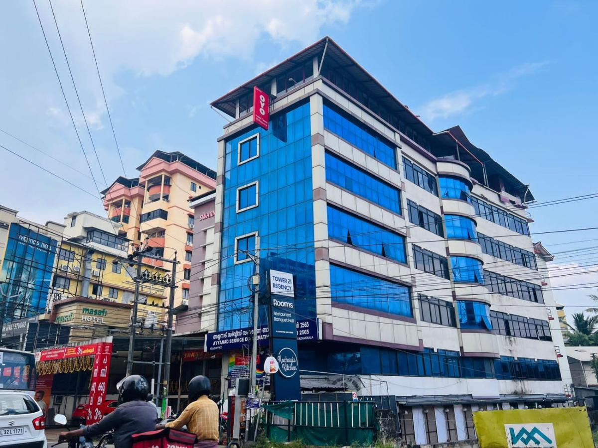 Tower 21 Regency Hotel Kochi Exterior photo